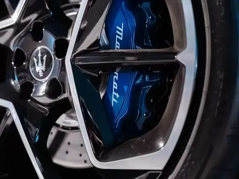 2021 Maserati MC20 с пробегом 11 800 км