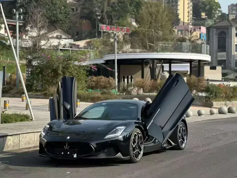 2021 Maserati MC20 с пробегом 13 000 км