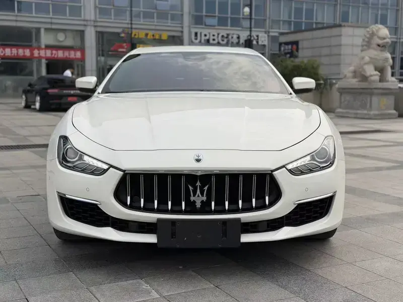 2022 Maserati Ghibli с пробегом 15 000 км