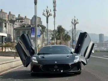 2021 Maserati MC20 с пробегом 13 000 км