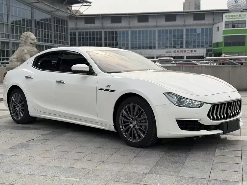 2022 Maserati Ghibli с пробегом 15 000 км