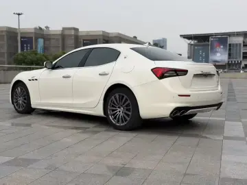 2022 Maserati Ghibli с пробегом 15 000 км