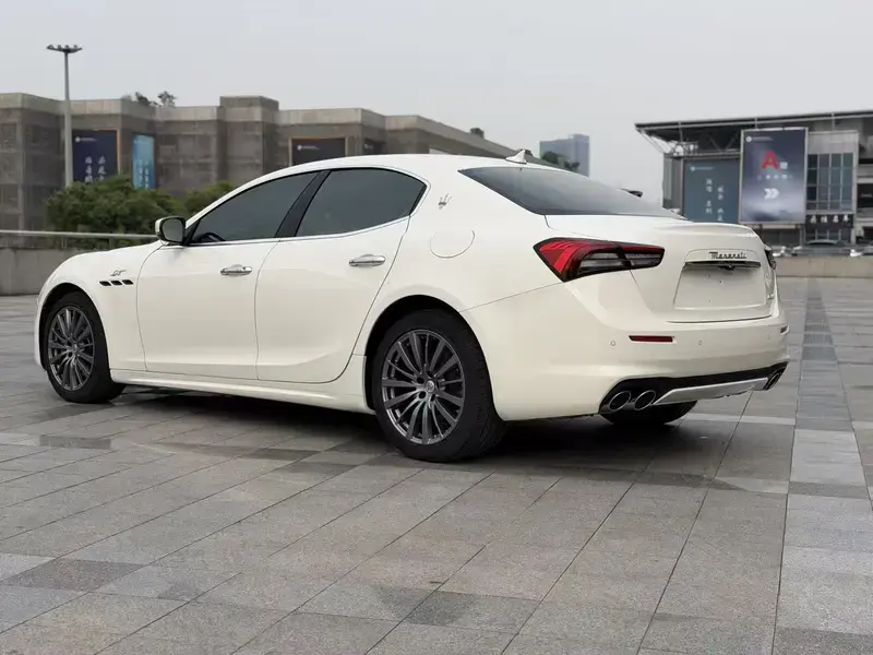 2022 Maserati Ghibli с пробегом 15 000 км