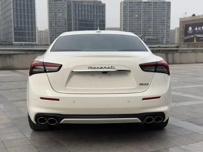 2022 Maserati Ghibli с пробегом 15 000 км
