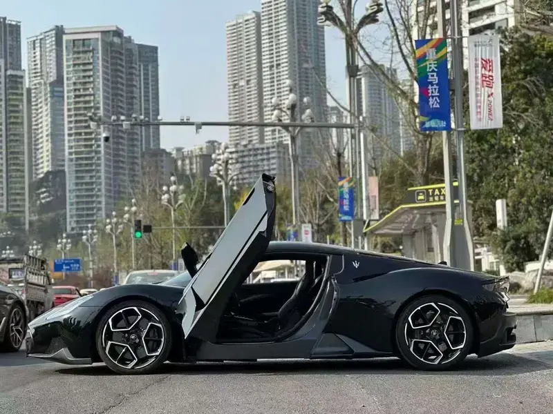 2021 Maserati MC20 с пробегом 13 000 км