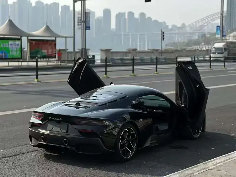 2021 Maserati MC20 с пробегом 13 000 км