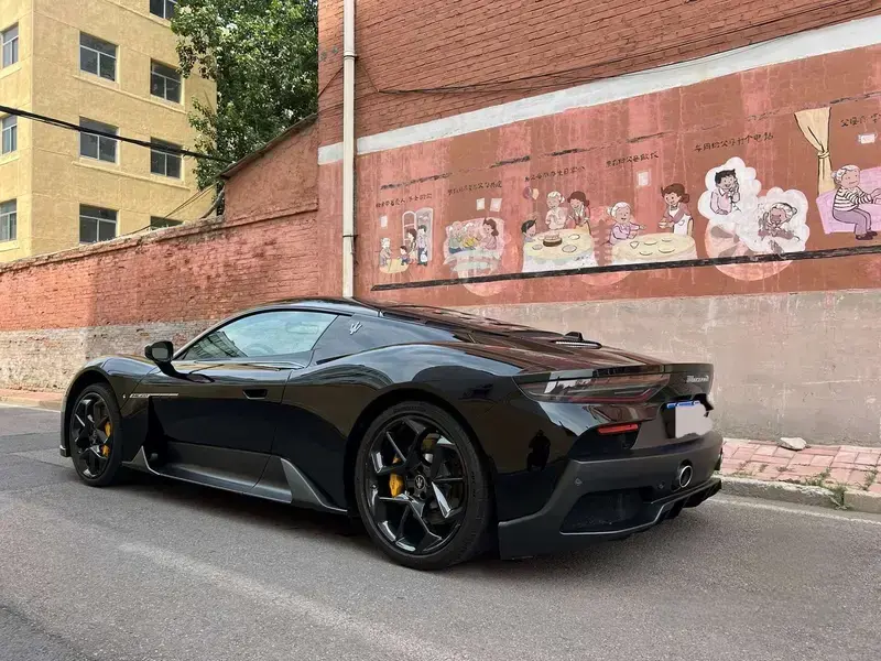 2021 Maserati MC20 с пробегом 2 300 км