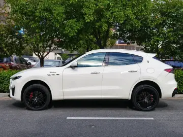 2022 Maserati Levante с пробегом 38 000 км