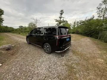 2022 Maxus G90 с пробегом 30 000 км