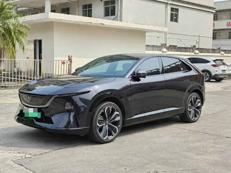 2025 Mazda EZ-60 с пробегом 17 000 км