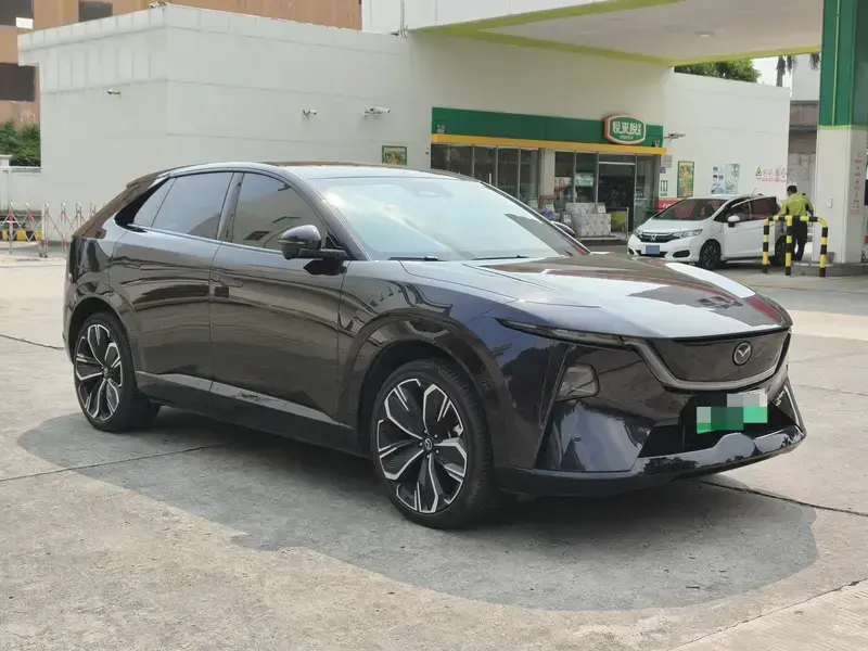 2025 Mazda EZ-60 с пробегом 17 000 км
