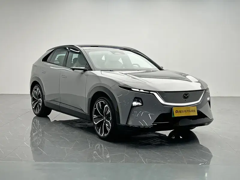 2025 Mazda EZ-60 с пробегом 800 км