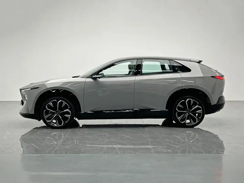 2025 Mazda EZ-60 с пробегом 800 км