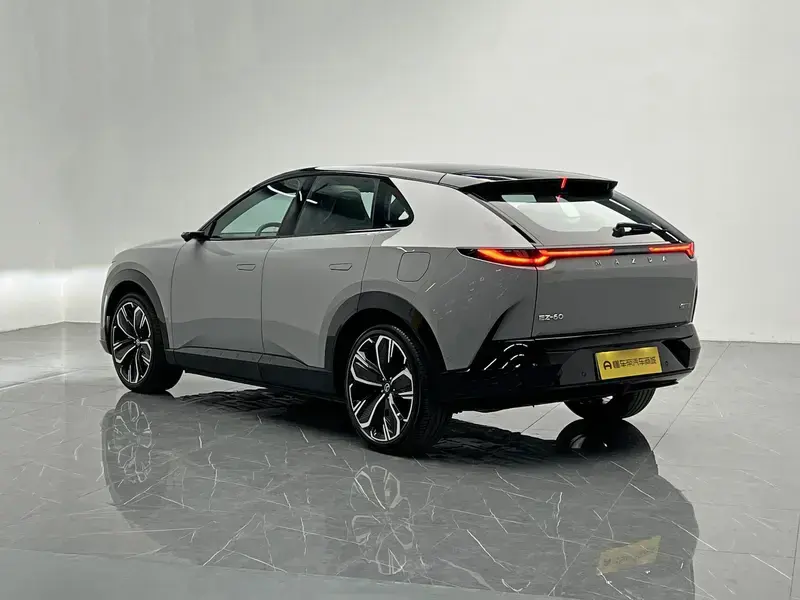 2025 Mazda EZ-60 с пробегом 800 км