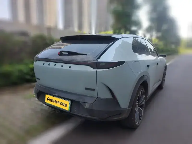 2025 Mazda EZ-60 с пробегом 12 400 км