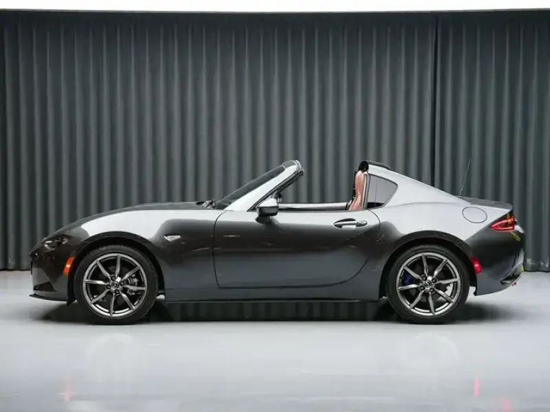 2023 Mazda MX-5 с пробегом 11 000 км