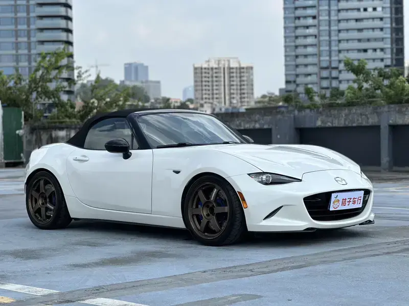 2023 Mazda MX-5 с пробегом 15 000 км