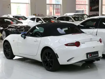 2023 Mazda MX-5 с пробегом 15 000 км