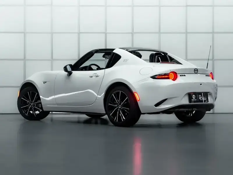 2025 Mazda MX-5 с пробегом 2 000 км