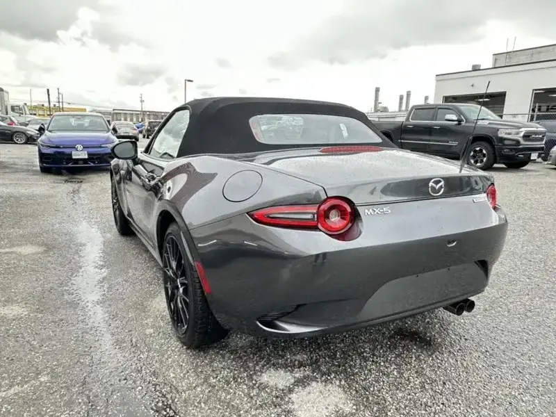 2025 Mazda MX-5 с пробегом 100 км