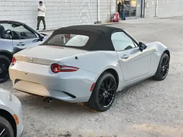 2025 Mazda MX-5 с пробегом 100 км