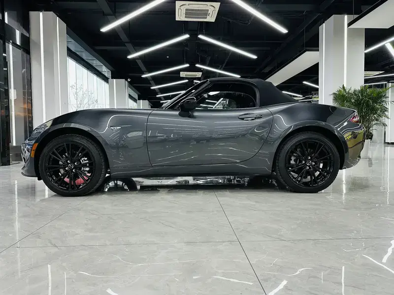 2025 Mazda MX-5 с пробегом 100 км