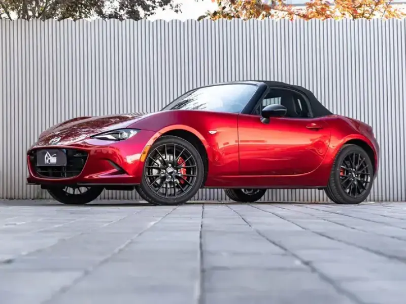 2025 Mazda MX-5 с пробегом 300 км
