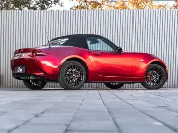 2025 Mazda MX-5 с пробегом 300 км