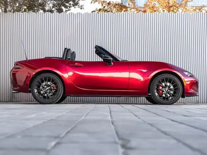 2025 Mazda MX-5 с пробегом 300 км