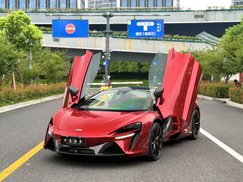 2023 McLaren Artura с пробегом 13 000 км