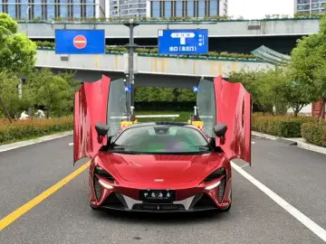 2023 McLaren Artura с пробегом 13 000 км