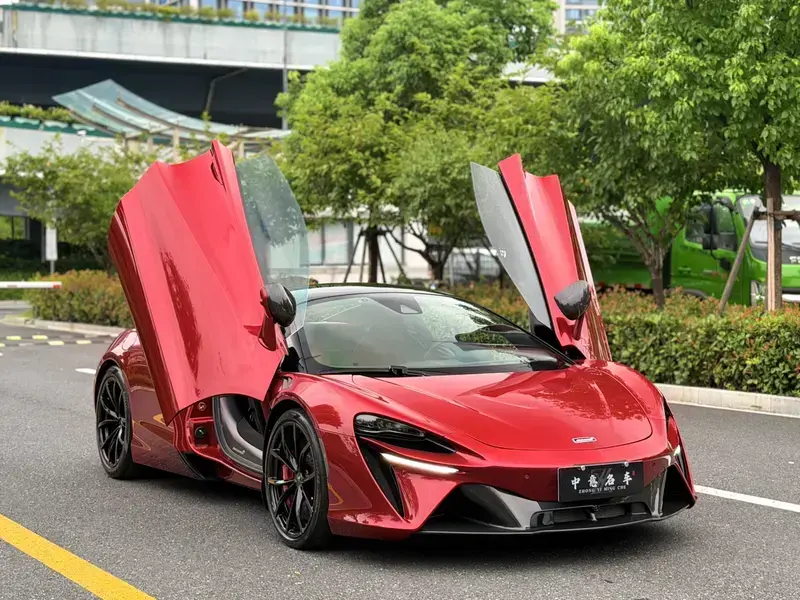 2023 McLaren Artura с пробегом 13 000 км