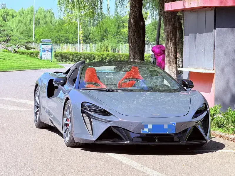 2025 McLaren Artura с пробегом 13 000 км