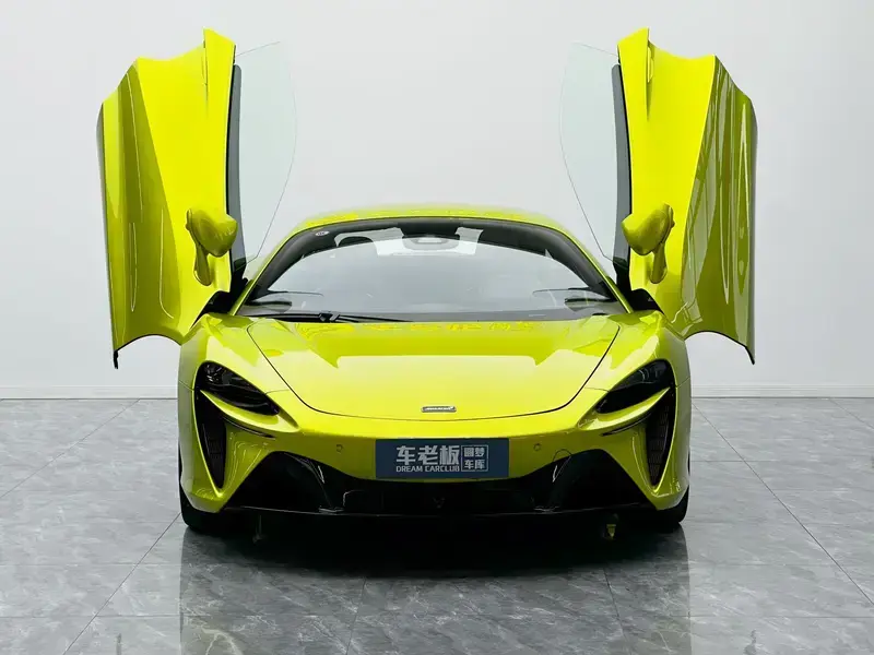 2023 McLaren Artura с пробегом 3 800 км