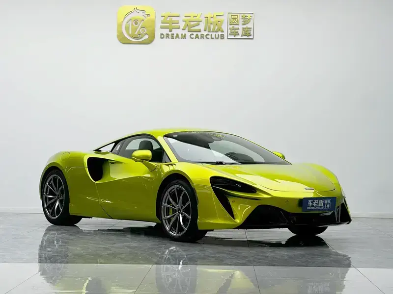 2023 McLaren Artura с пробегом 3 800 км