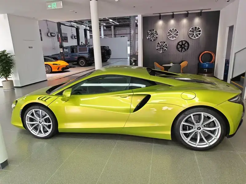 2023 McLaren Artura с пробегом 3 800 км