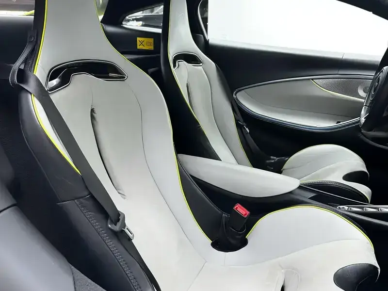 2023 McLaren Artura с пробегом 3 800 км