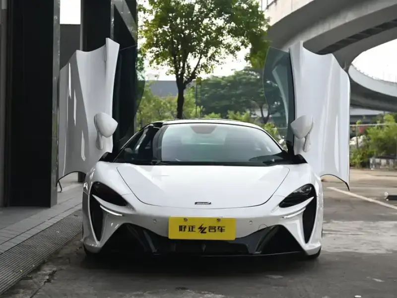 2023 McLaren Artura с пробегом 9 200 км