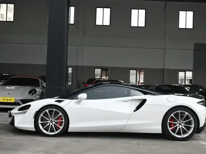 2023 McLaren Artura с пробегом 9 200 км