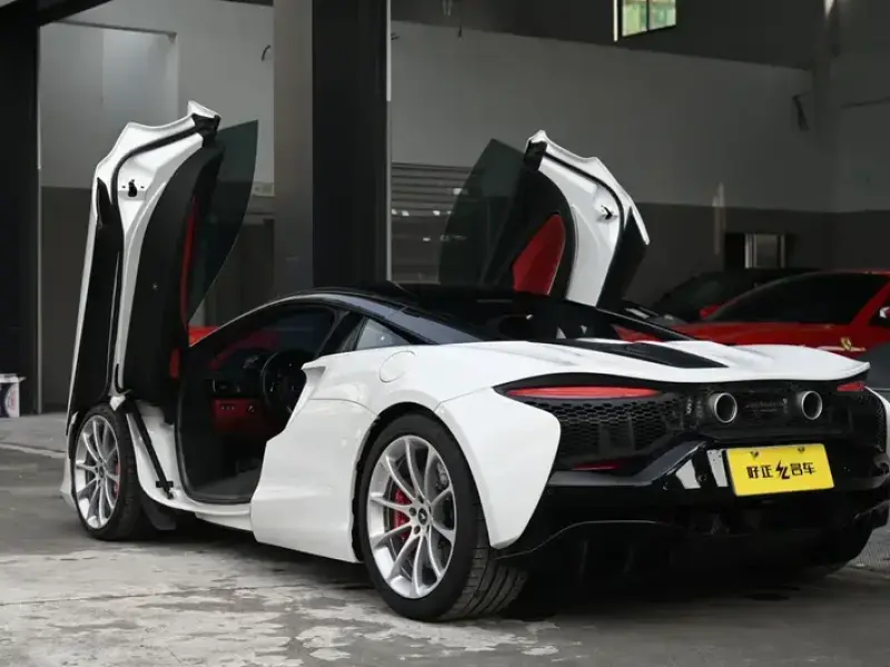 2023 McLaren Artura с пробегом 9 200 км