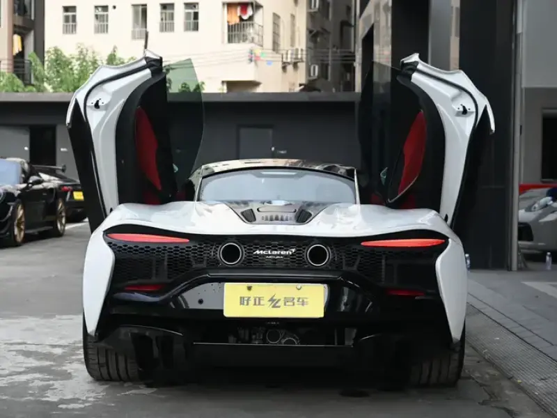 2023 McLaren Artura с пробегом 9 200 км