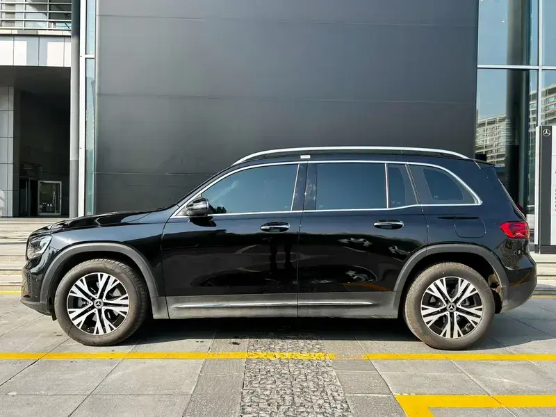 2025 Mercedes-Benz GLB с пробегом 12 000 км