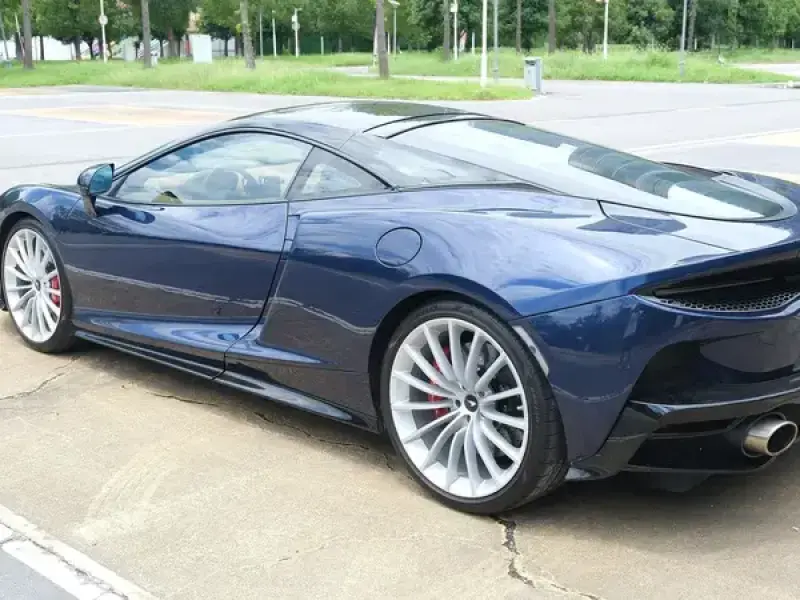 2023 McLaren GT с пробегом 10 000 км