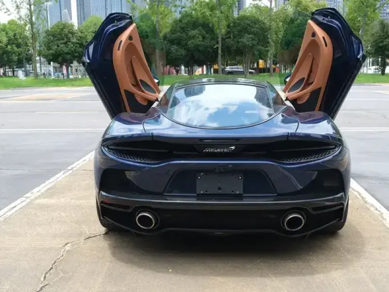 2023 McLaren GT с пробегом 10 000 км