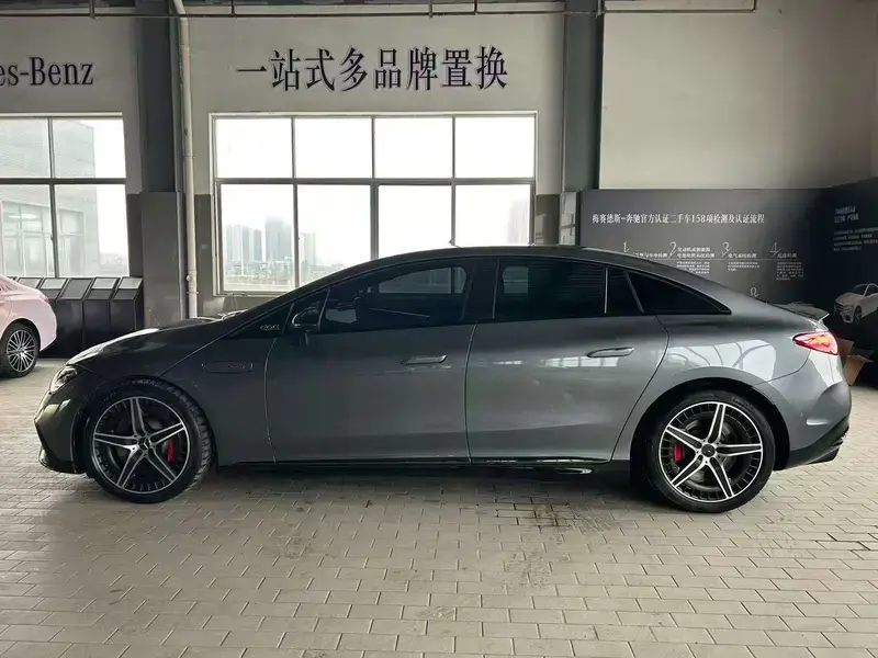 2023 Mercedes-Benz EQE AMG с пробегом 30 000 км