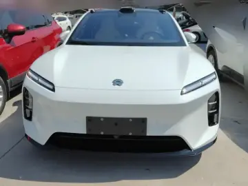 2025 Nio ET5 с пробегом 17 000 км