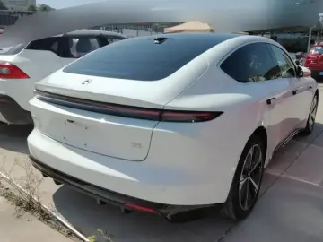 2025 Nio ET5 с пробегом 17 000 км