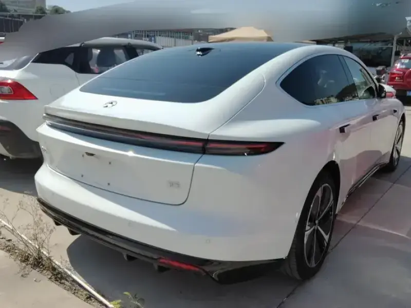2025 Nio ET5 с пробегом 17 000 км