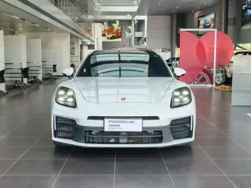 2024 Porsche Panamera с пробегом 38 000 км