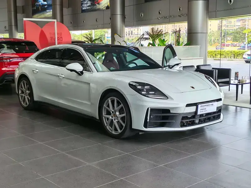 2024 Porsche Panamera с пробегом 38 000 км